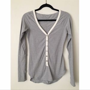 Lululemon Awesoma Henley Size 4